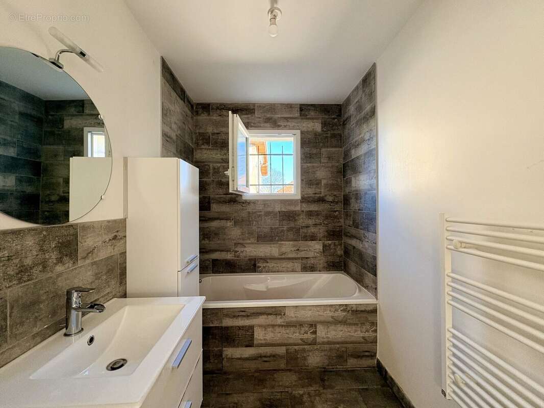 Maison à LES ABRETS