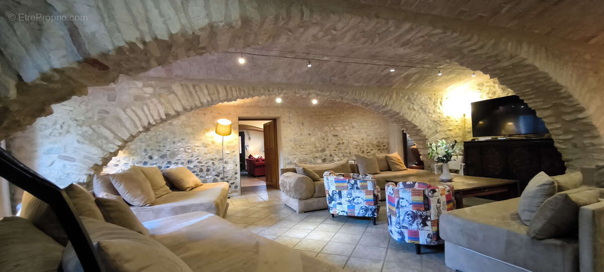 Maison à MIRMANDE