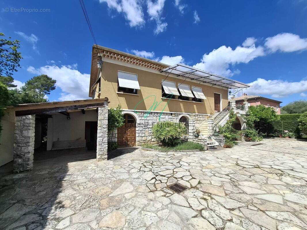 Maison à ROQUEFORT-LES-PINS