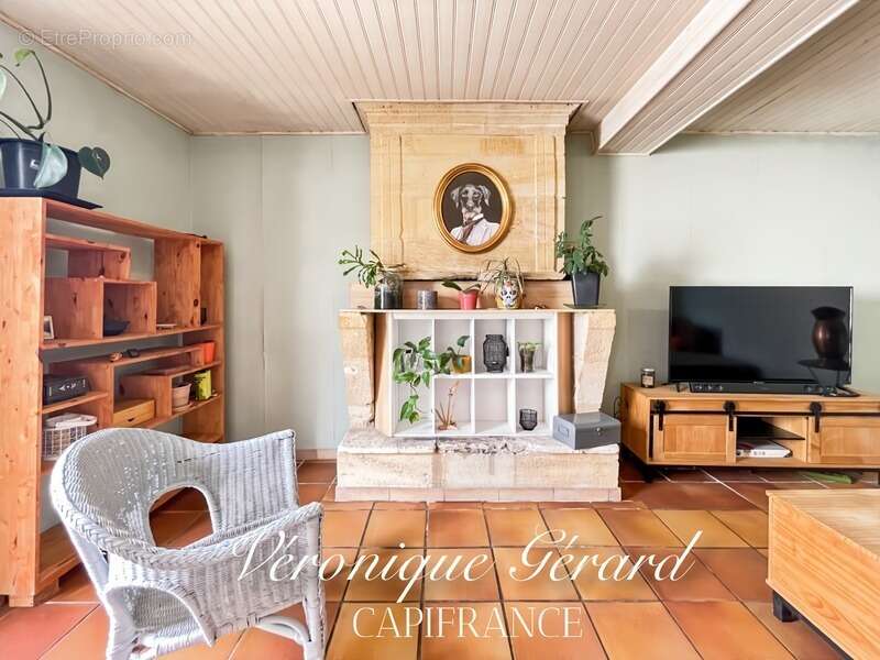 Maison à SAINT-MEDARD-DE-GUIZIERES