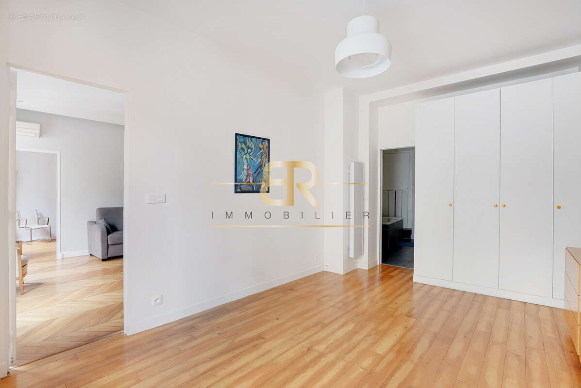 Appartement à PARIS-3E