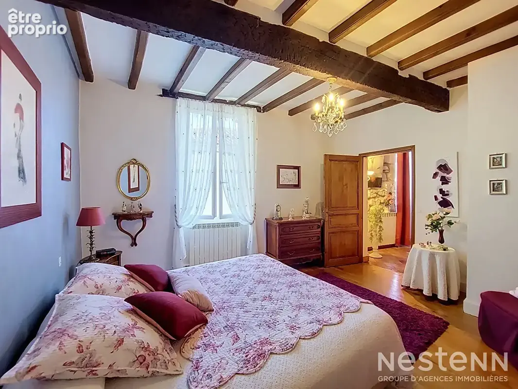 A vendre Maison de village en pierre de 173 m² avec garage et petit extérieur au coeur du village. - photo 4