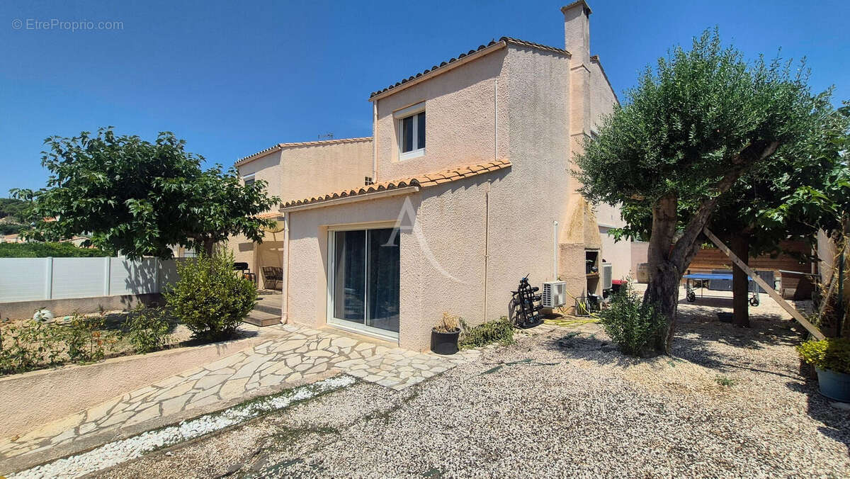 Maison familiale 108.5m² 4 chambres avec deux suites, garage aménagé et jardin - photo 15