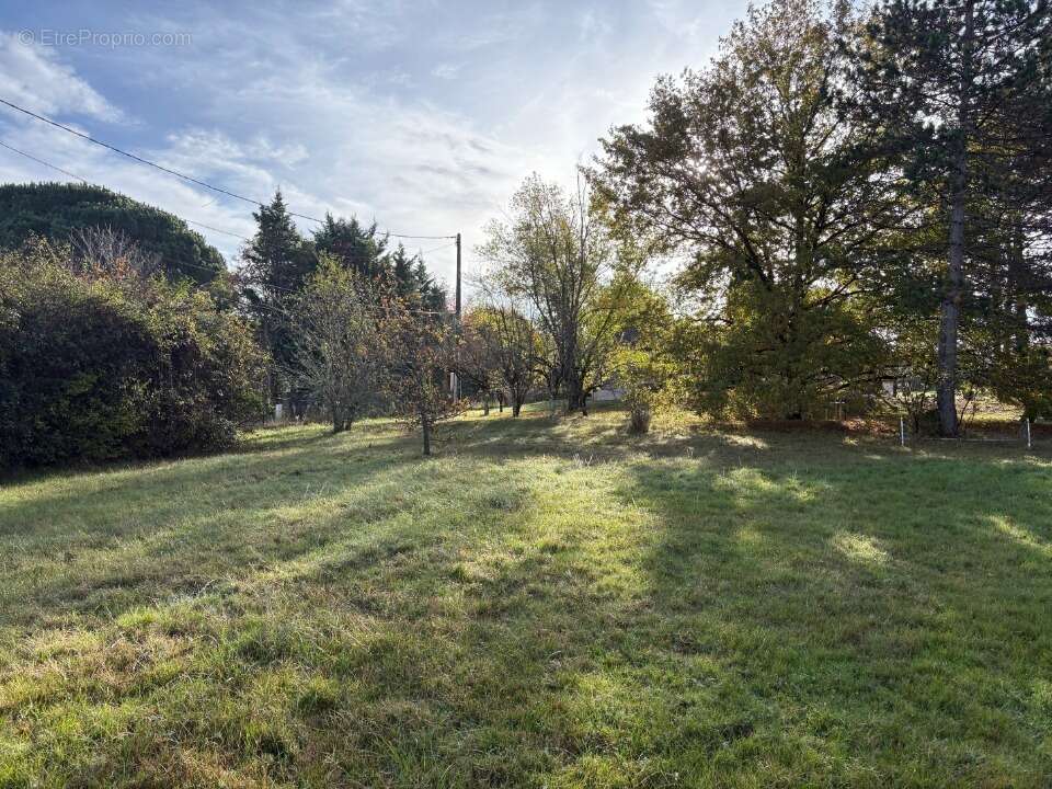 Terrain à LAPEYROUSE-FOSSAT
