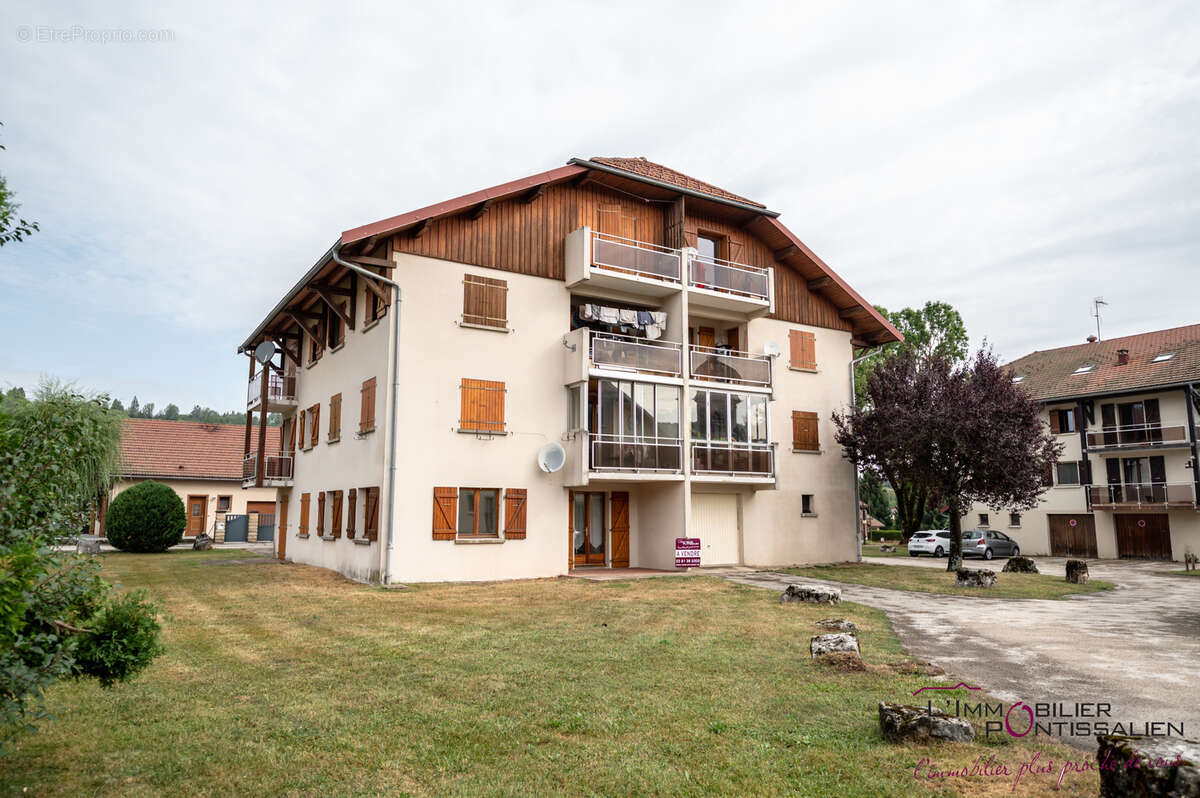 Appartement rez-de-chaussée Type 2 Rochejean centre village - photo 17