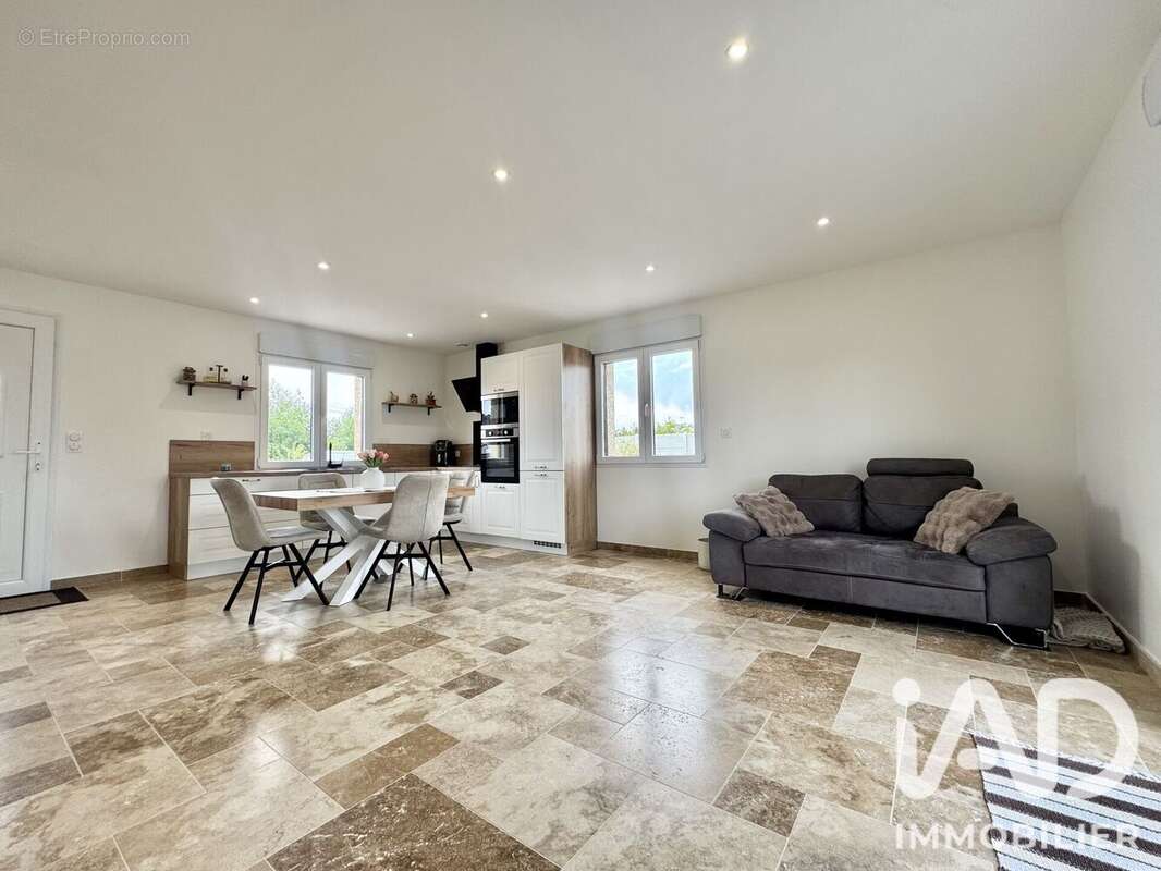 Maison 52 m² à Rocroi  - photo 4