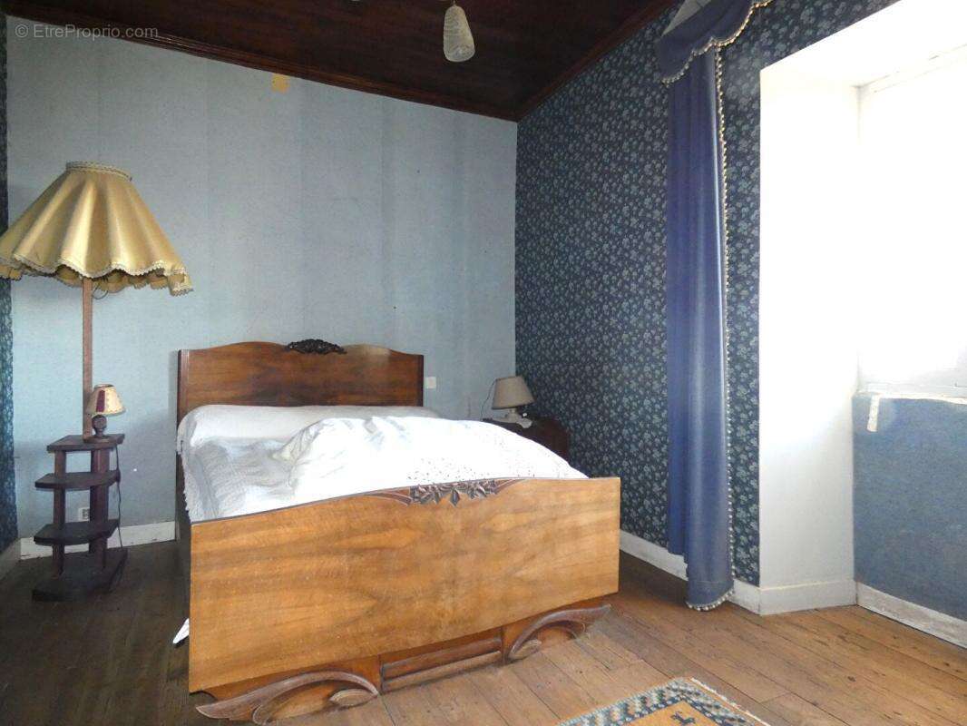 Maison à BADEFOLS-D&#039;ANS