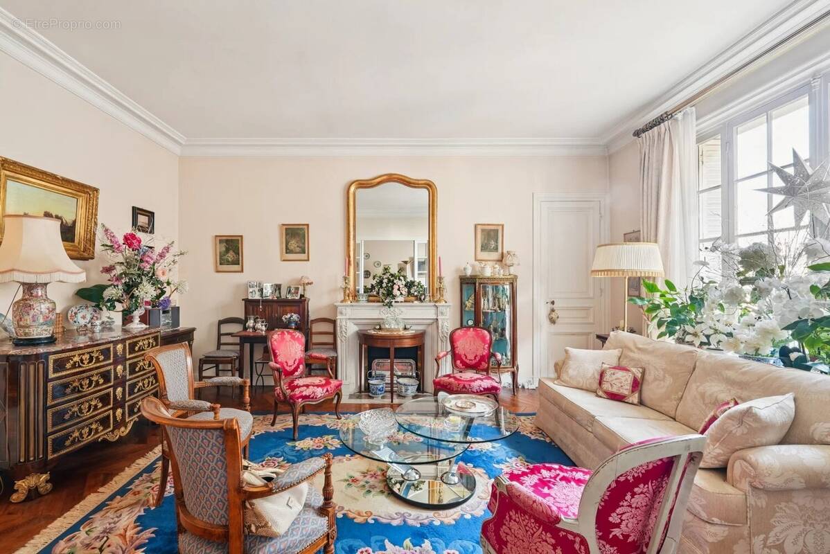 Appartement à NEUILLY-SUR-SEINE