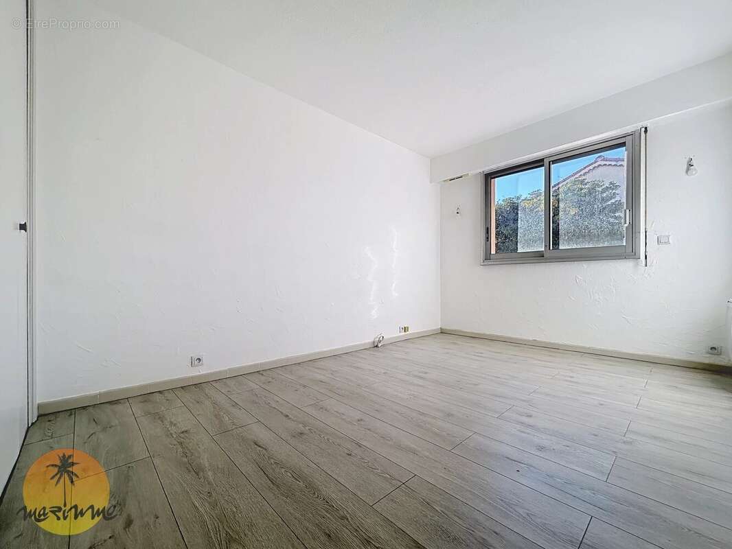 Appartement à SAINT-LAURENT-DU-VAR