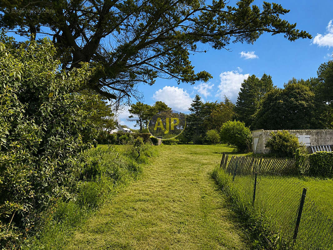Terrain à LA TURBALLE