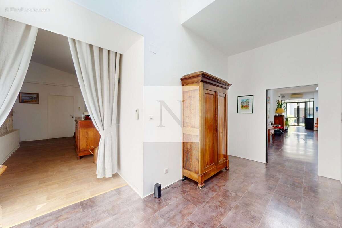 Maison 308 m² à Rochefort  - photo 8