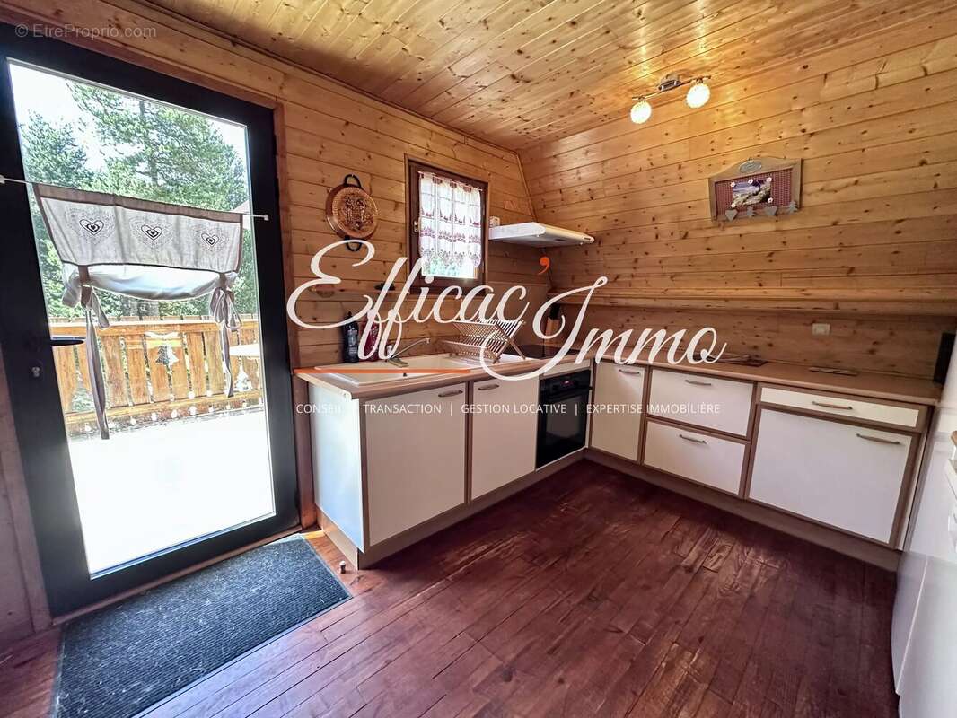 Les angles – chalet 4 faces – 90 m² – terrain de 1 185 m² – vue lac de matemale – vendu meublé - photo 8
