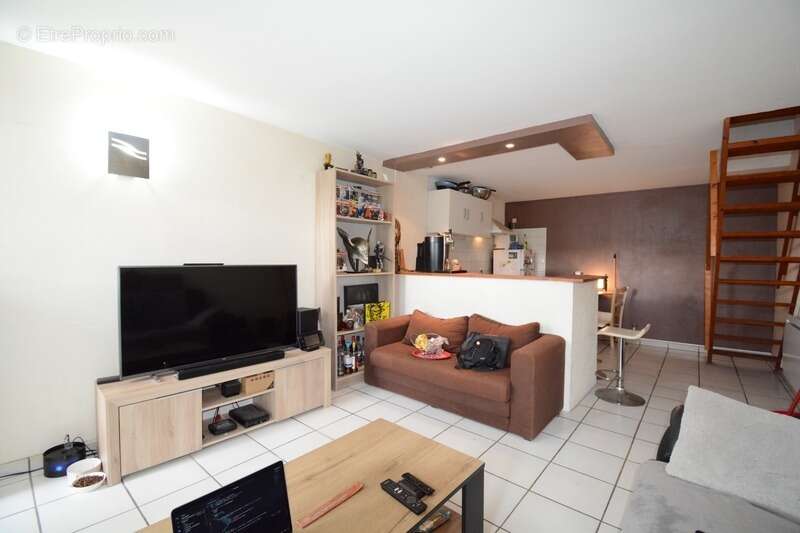 Maison à MAGNAC-SUR-TOUVRE