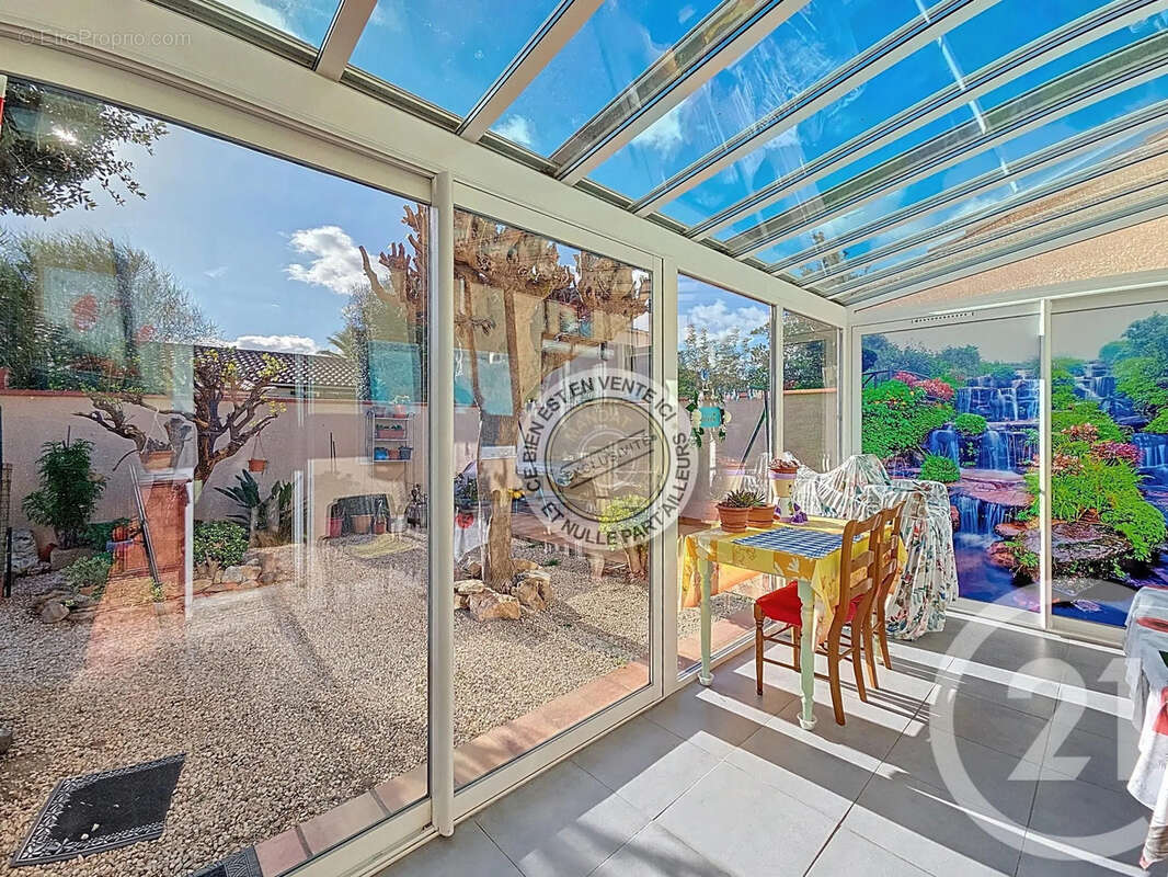 Maison à SAINT-LAURENT-DE-LA-SALANQUE