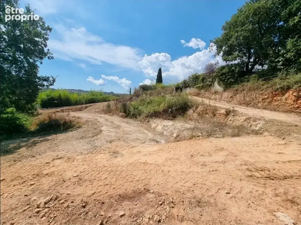 Photo Terrain à Peymeinade au prix de 227 000€