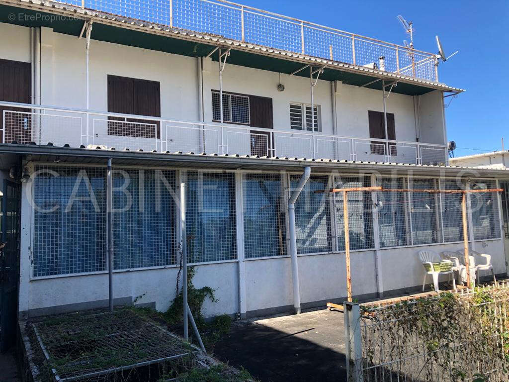 A vendre - une maison a demolir ou a renover sur un terrain de 651 m2 environ - le tampon - 297 500 € hai - photo 9