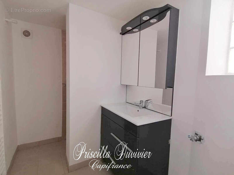 Commerce à BERTHECOURT