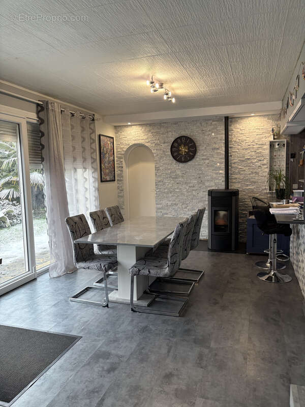 Maison à AMBRIERES-LES-VALLEES