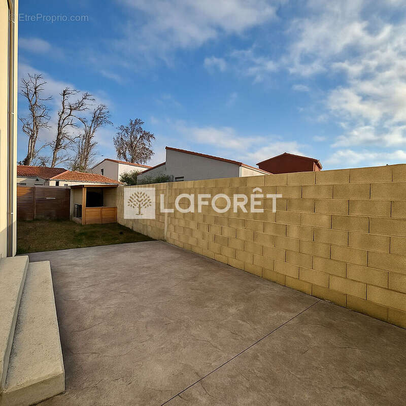 Maison à PEZILLA-LA-RIVIERE