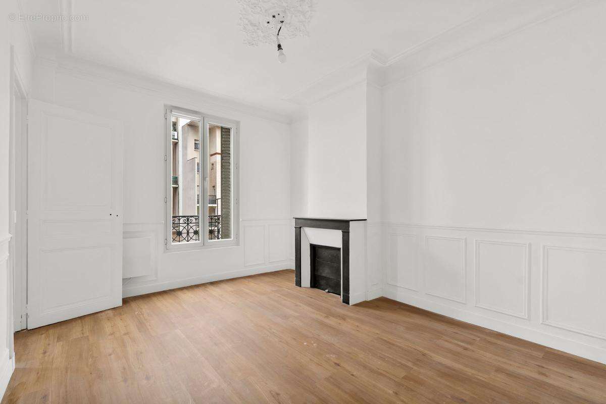 Appartement à COURBEVOIE