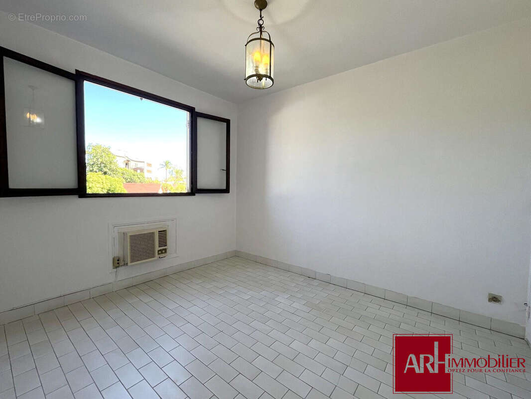 Appartement 66 m² à Saint-Paul  - photo 4