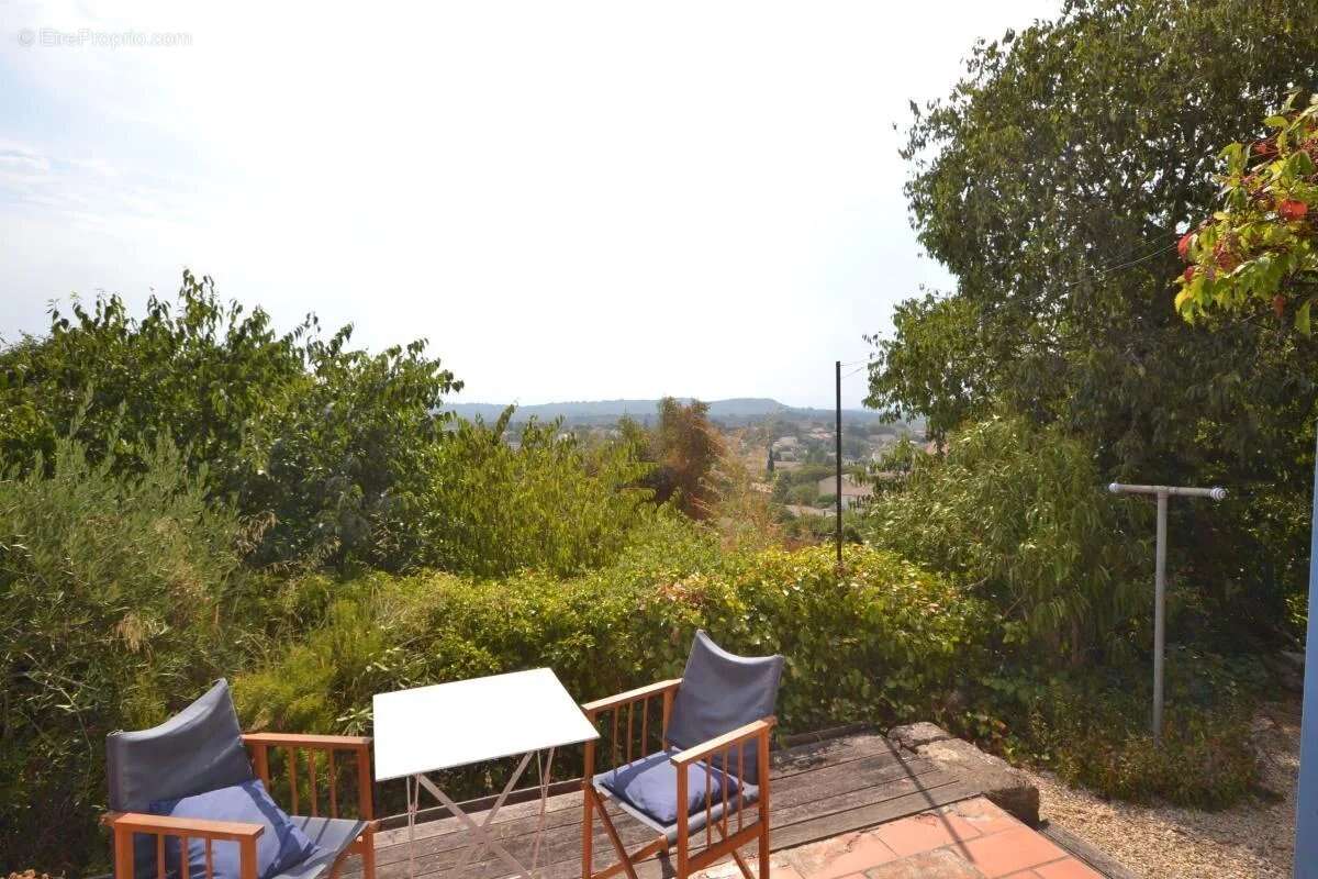 Maison restaurée 2 chambres sur  jardin paysagé piscinable  de 500m2 avec vue dégagée - photo 18