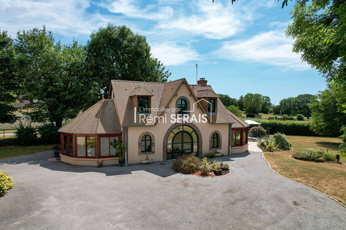 Propriété contemporaine  de caractère sur 5.8 hectares aux portes de Sées. - photo 1