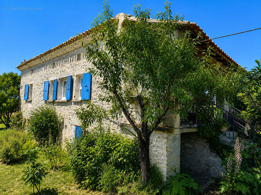Maison à MONTAIGU-DE-QUERCY