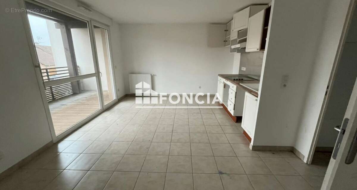 Appartement à BONNE