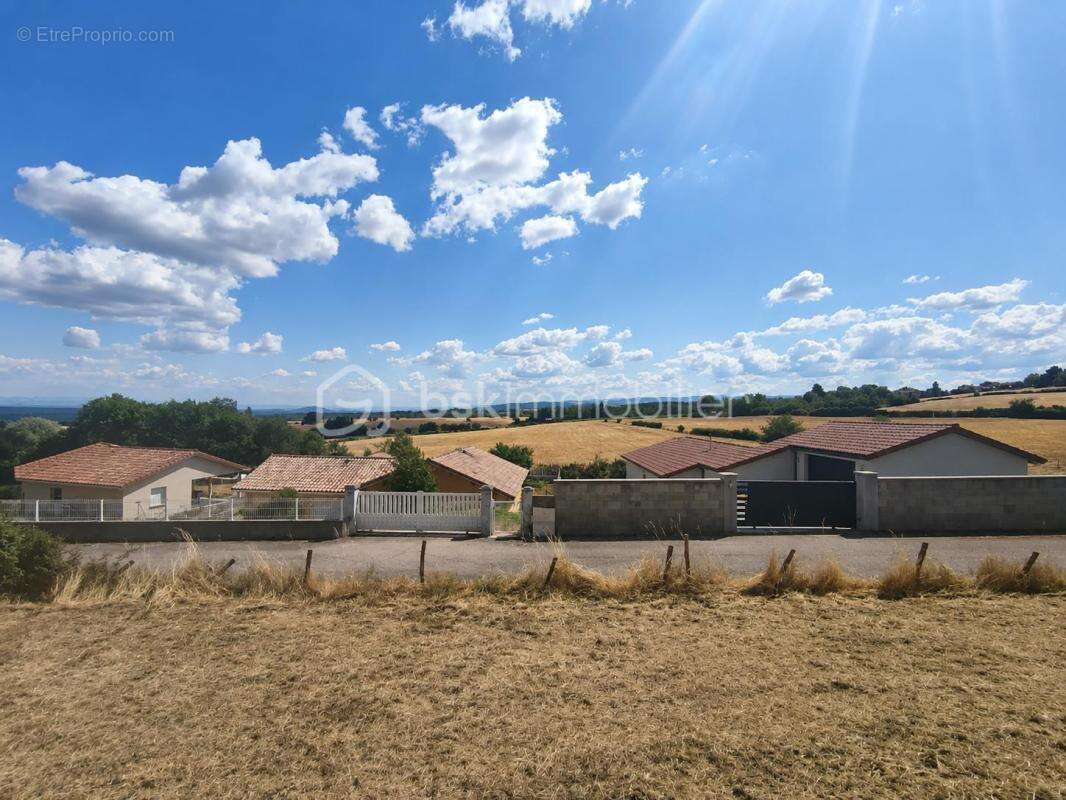 Terrain à bâtir avec vue panoramique – Un cadre de vie privilégié à Nollieux - photo 3