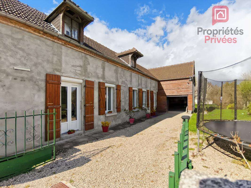 Maison à MAIZIERES-LA-GRANDE-PAROISSE