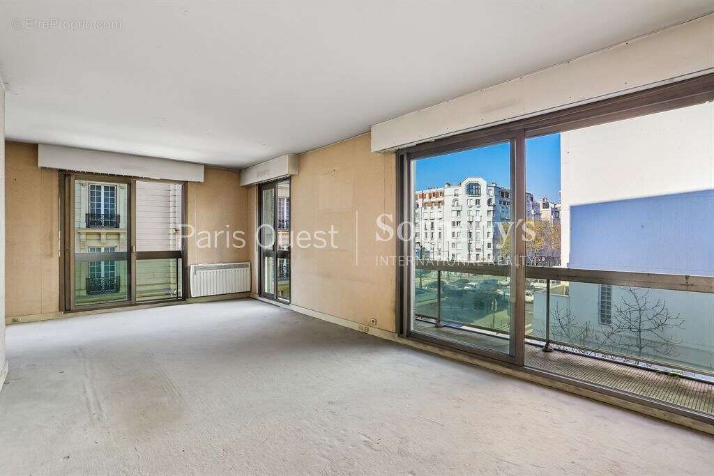 Appartement à PARIS-17E