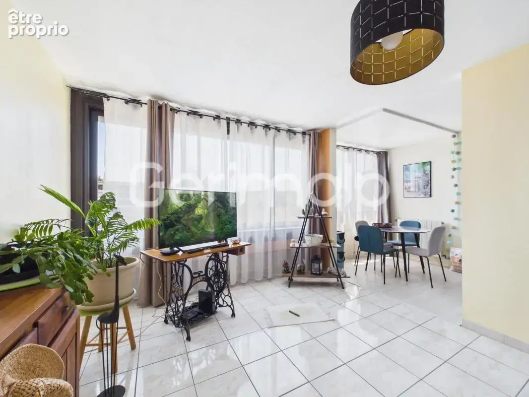 Vente - Appartement - 3 pièces + cuisine - 74,21 m² - 365 000 € - photo 3