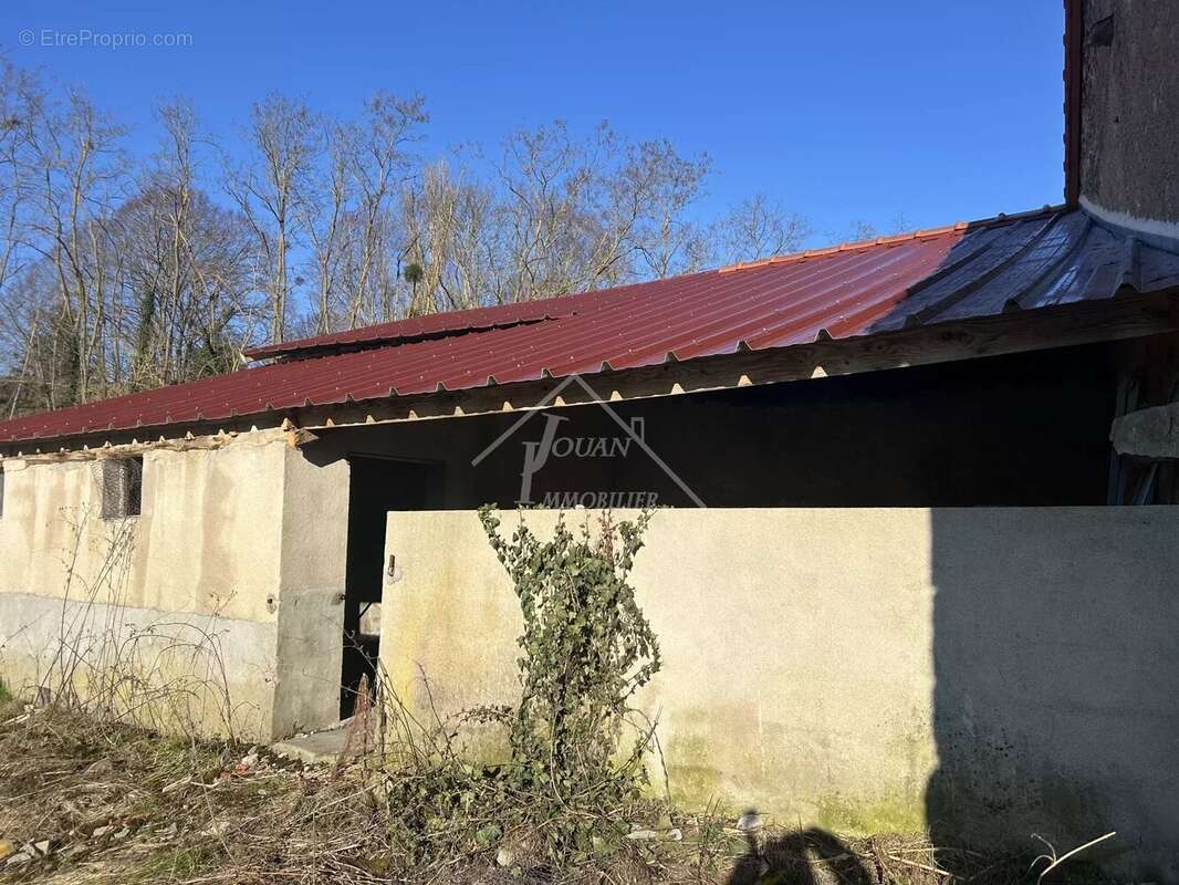 Commerce à BELLENAVES