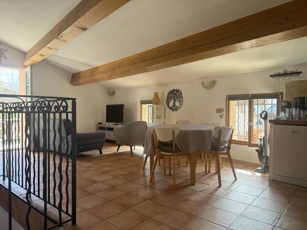 Maison à SAINTE-ANASTASIE-SUR-ISSOLE