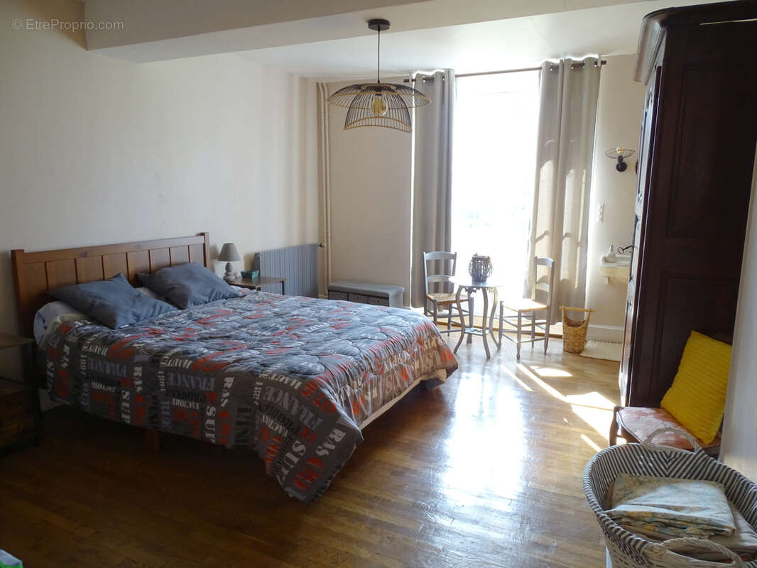 Maison à MONTIGNY-SUR-AUBE