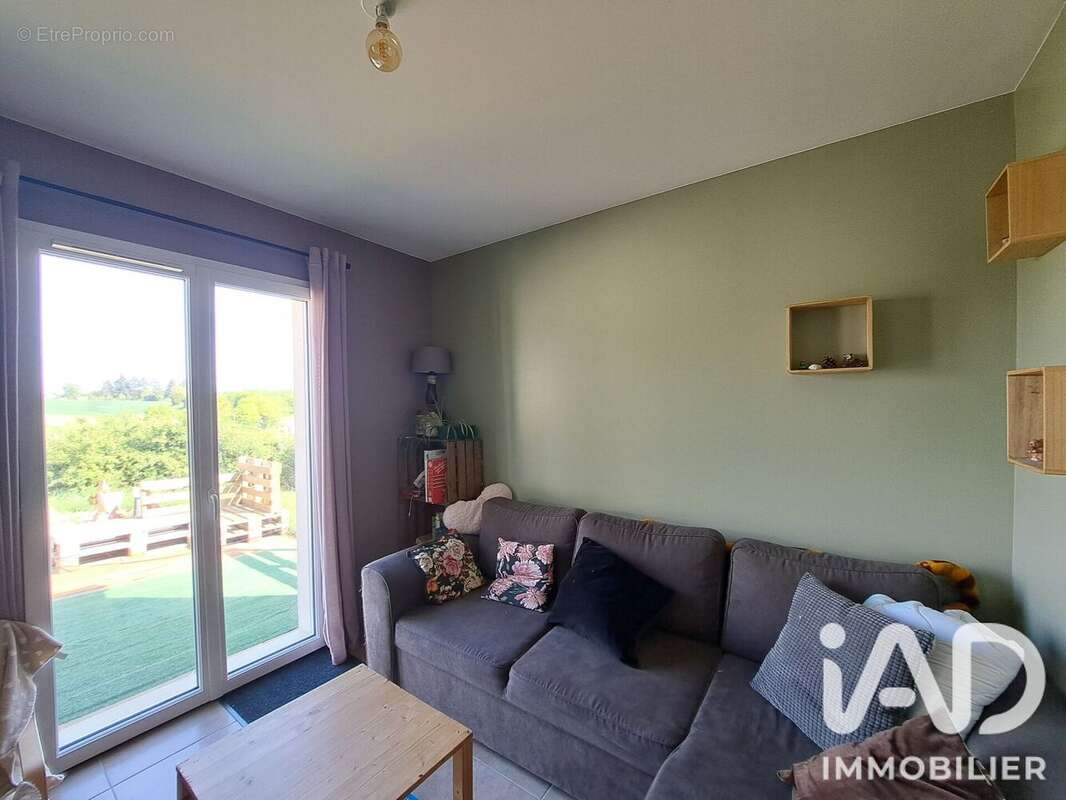 Maison 111 m² à Beaumont-La-Ronce  - photo 7