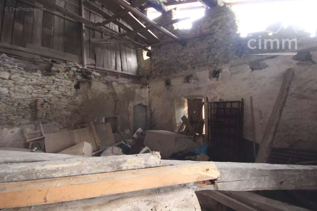 Maison à BOURGET-EN-HUILE