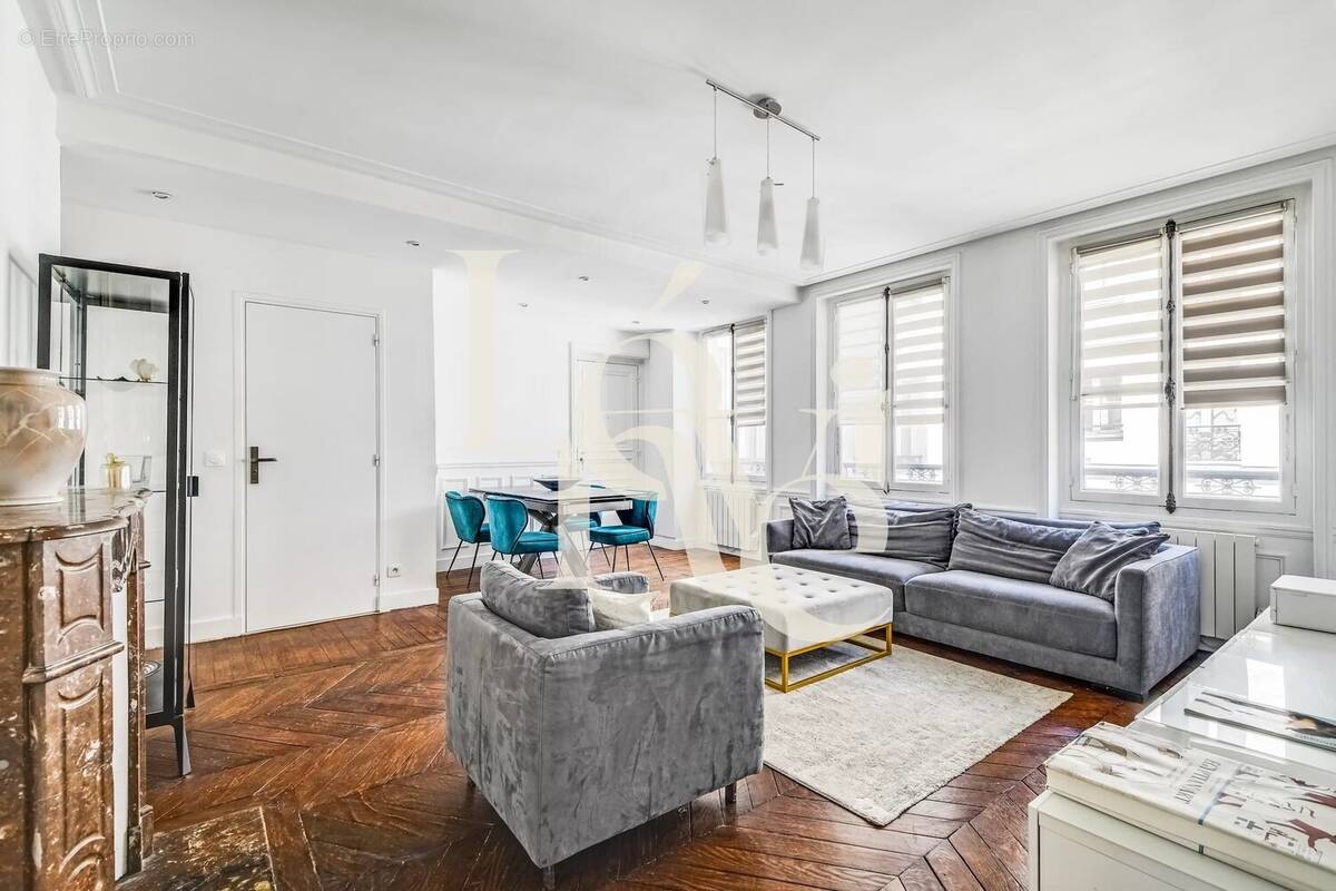 Appartement à PARIS-8E