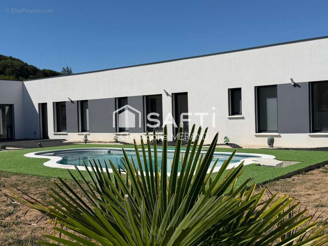Photo 2 - Maison à CHATELLERAULT
