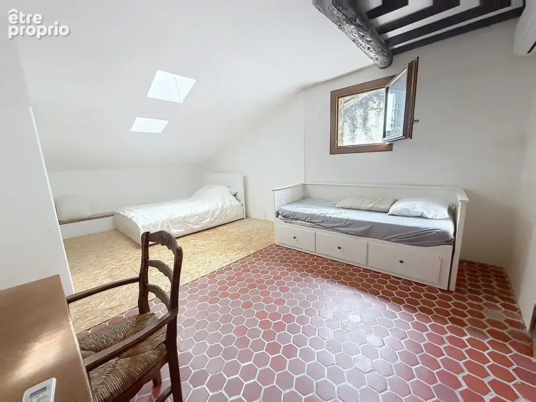 CUCURON - Maison de village rénovée de 175 m² avec terrasses, annexe et caves - photo 10