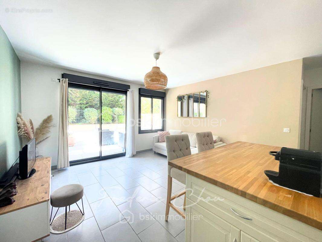 Appartement à VAUJOURS