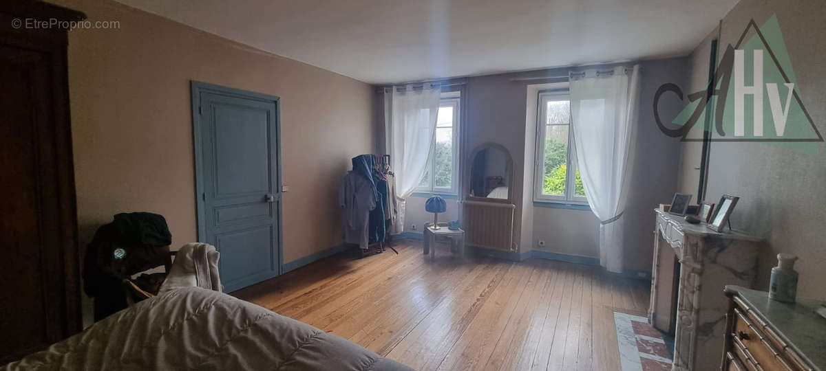 Maison à LES ORMES-SUR-VOULZIE