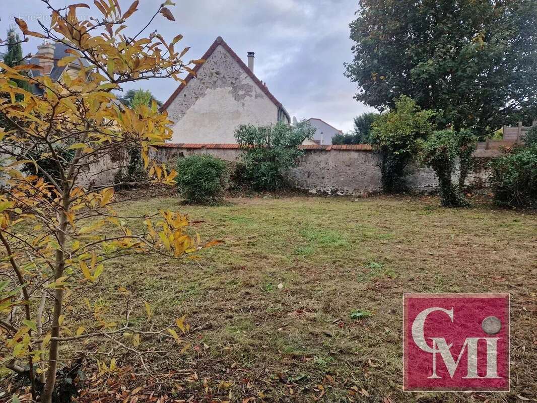Maison ancienne (3 chambres) à rénover sur 407m2 de terrain - photo 2