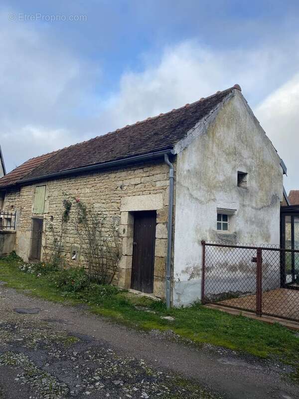 Maison à BOUX-SOUS-SALMAISE