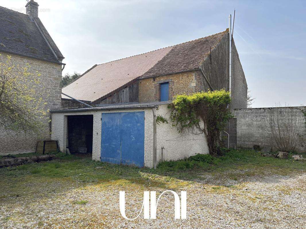 Maison à MEZIDON-CANON