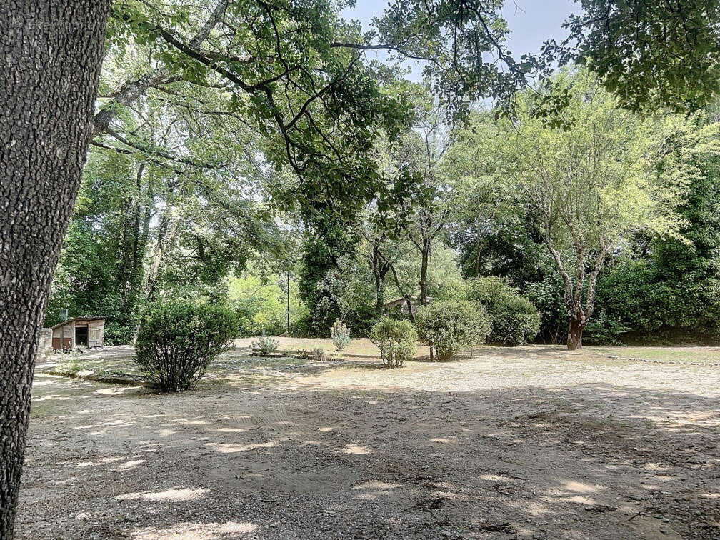 Terrain à SAINT-MAMERT-DU-GARD