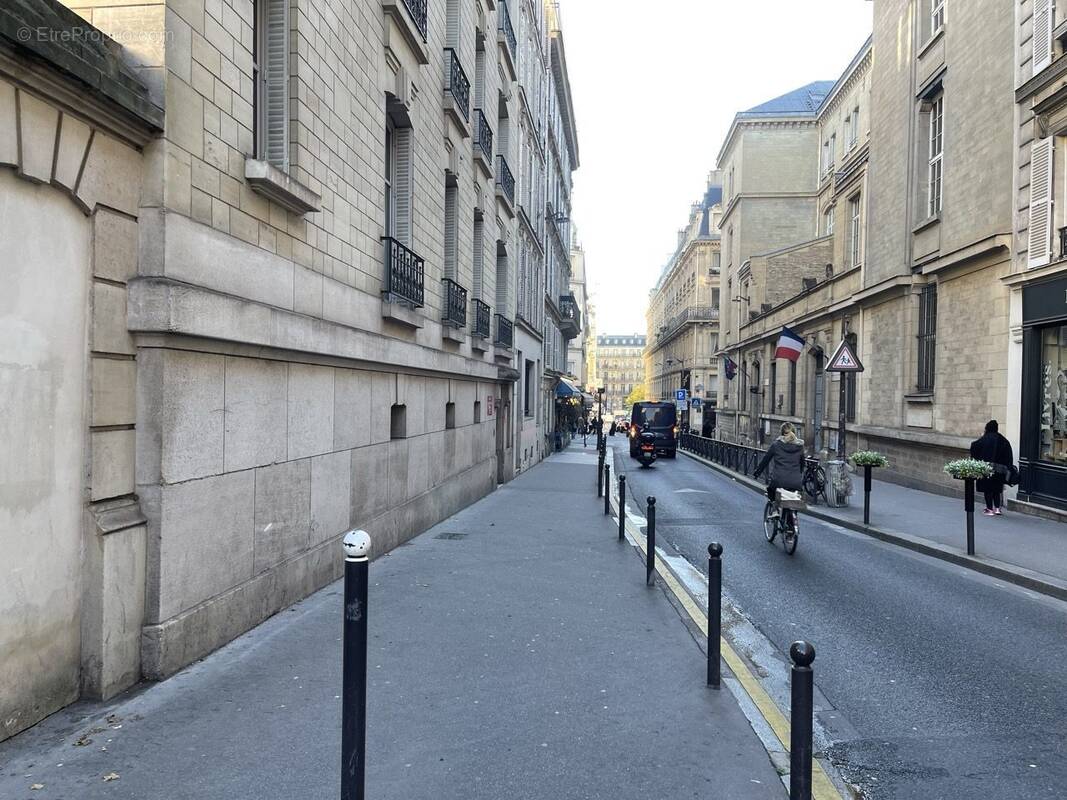 Autre à PARIS-9E