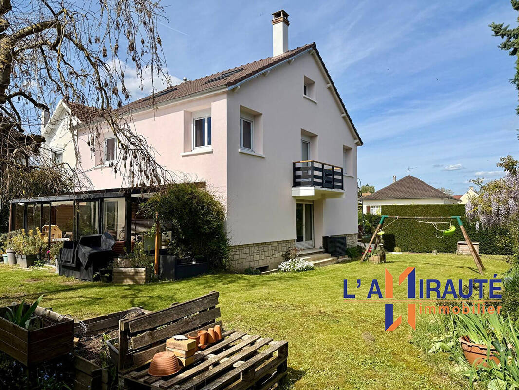 Maison à LE MESNIL-LE-ROI