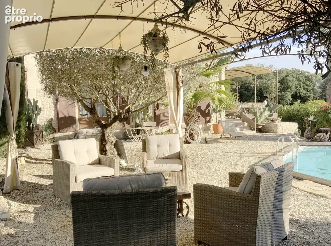 Charmante villa de plain pied sur un beau terrain arboré avec piscine. - photo 10